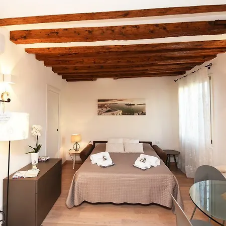 Homesweethome Apartman Velence